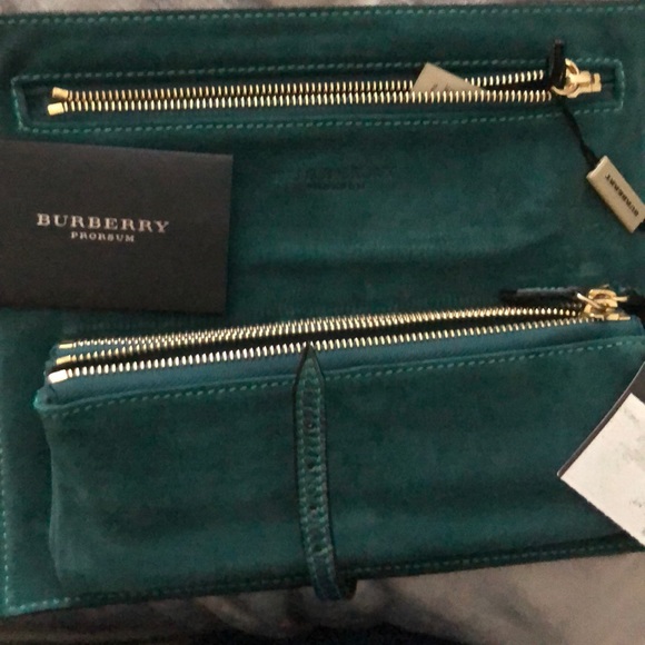 Burberry clutch - Picture 2 of 3